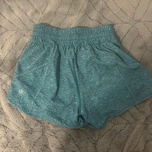 Lululemon track that mid rise shorts!